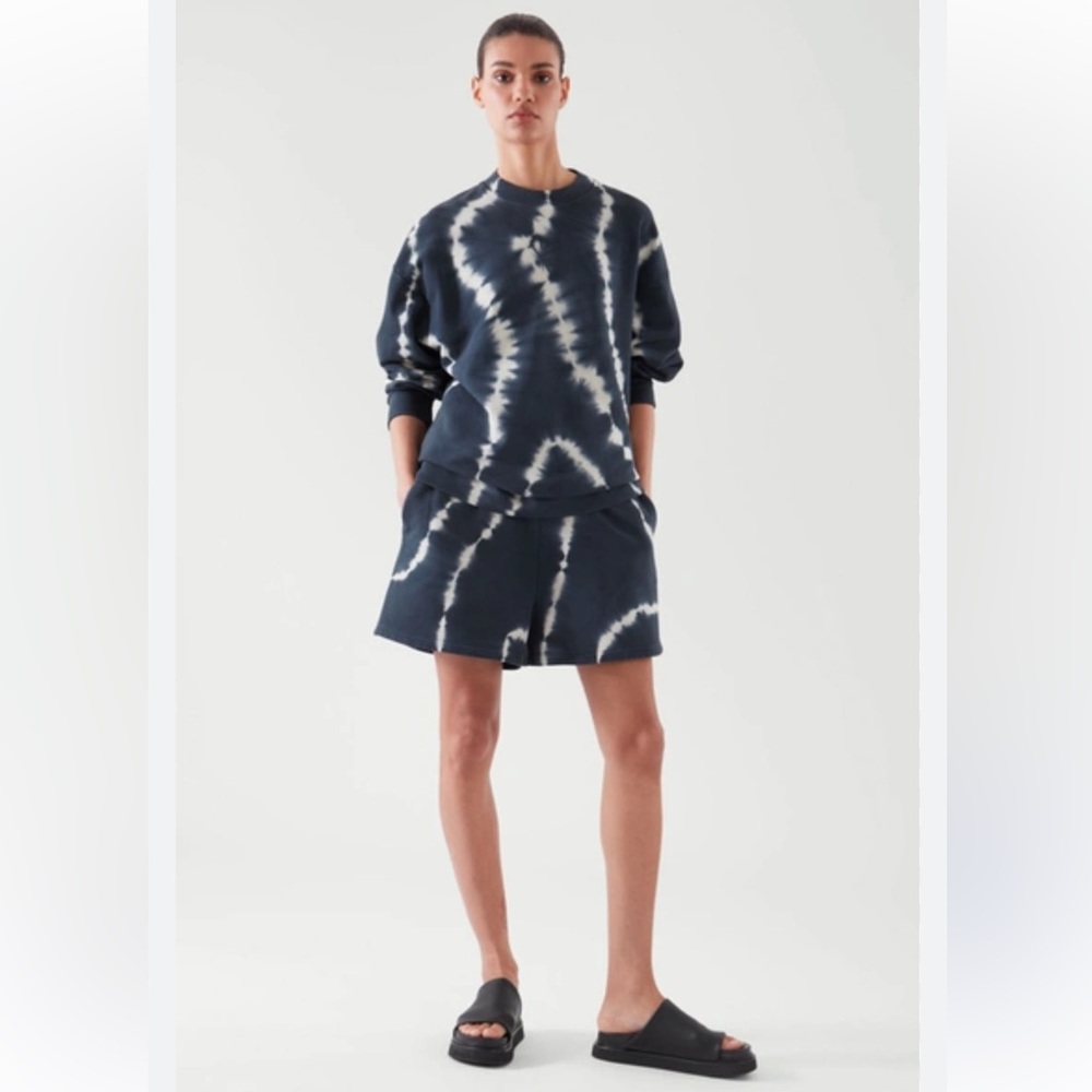 COS  Sweat Short Blue and White Knitwear
